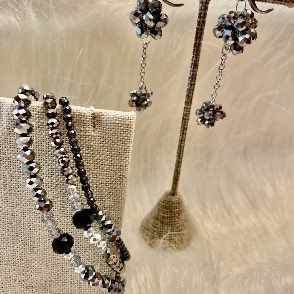 HANDCRAFTED ROUND BLACK AND SILVER CRYSTAL STRETCH BRACELET AND EARRING SET